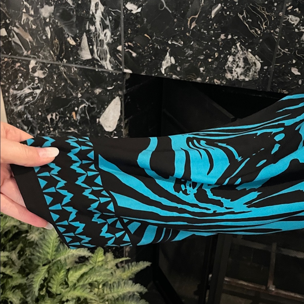 Serengeti Turquoise and Black Patterned Fabric - Picture 8 of 15